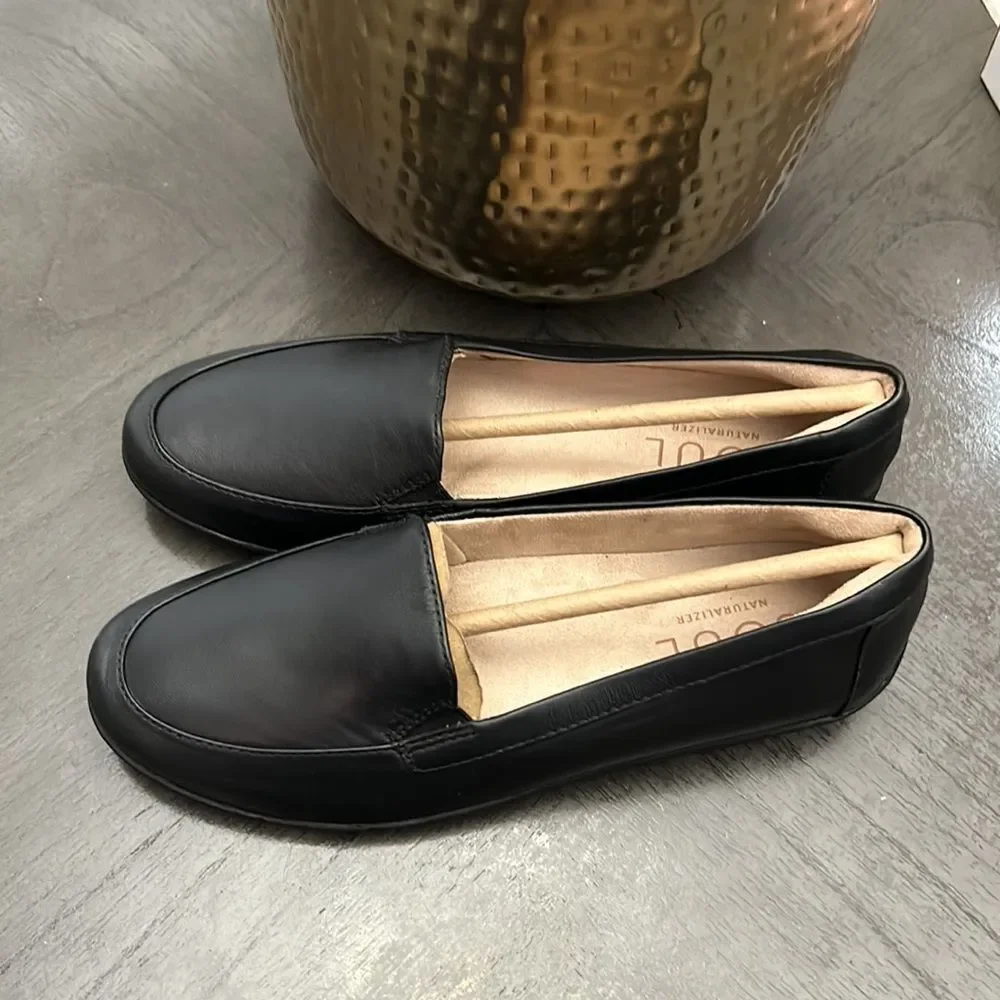Naturalizer Kacy Leather Slip-On Loafer (WIDE) - Picture 9 of 11